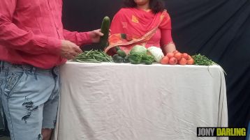 Left The Vegetable Vendor In The Open Market, Real Indian Sex Video B Janay Darling